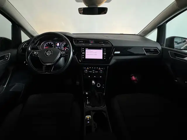 Volkswagen Touran view 4