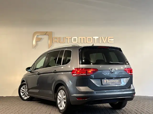 Volkswagen Touran view 8