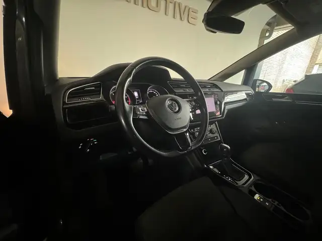 Volkswagen Touran view 5