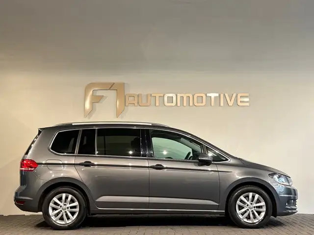 Volkswagen Touran view 10