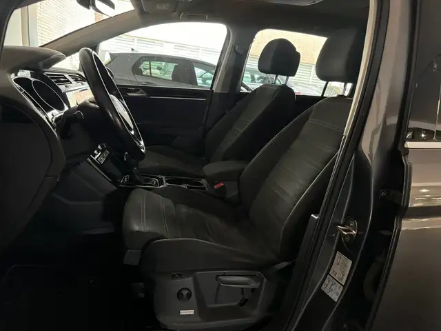 Volkswagen Touran view 6