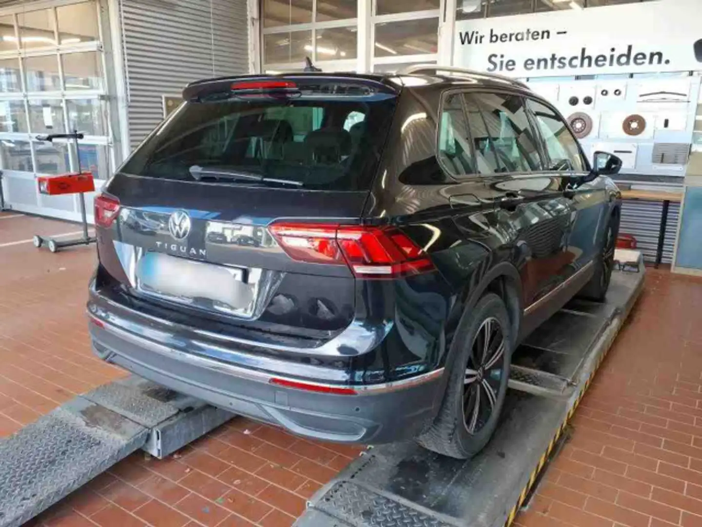 Volkswagen Tiguan United 1.5 TSI, DSG, NAVI, SHZ, COCKPITPR Schwarz - 2