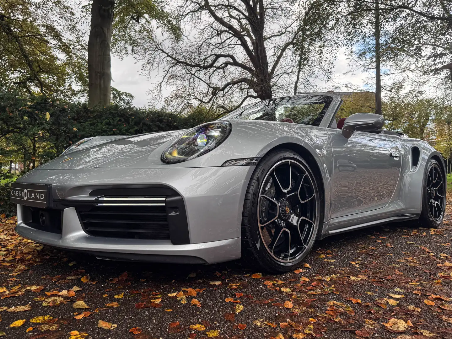 Porsche 992 Cabrio 3.8 Turbo S, Lift, Org. NL, Akrapovic Grijs - 1