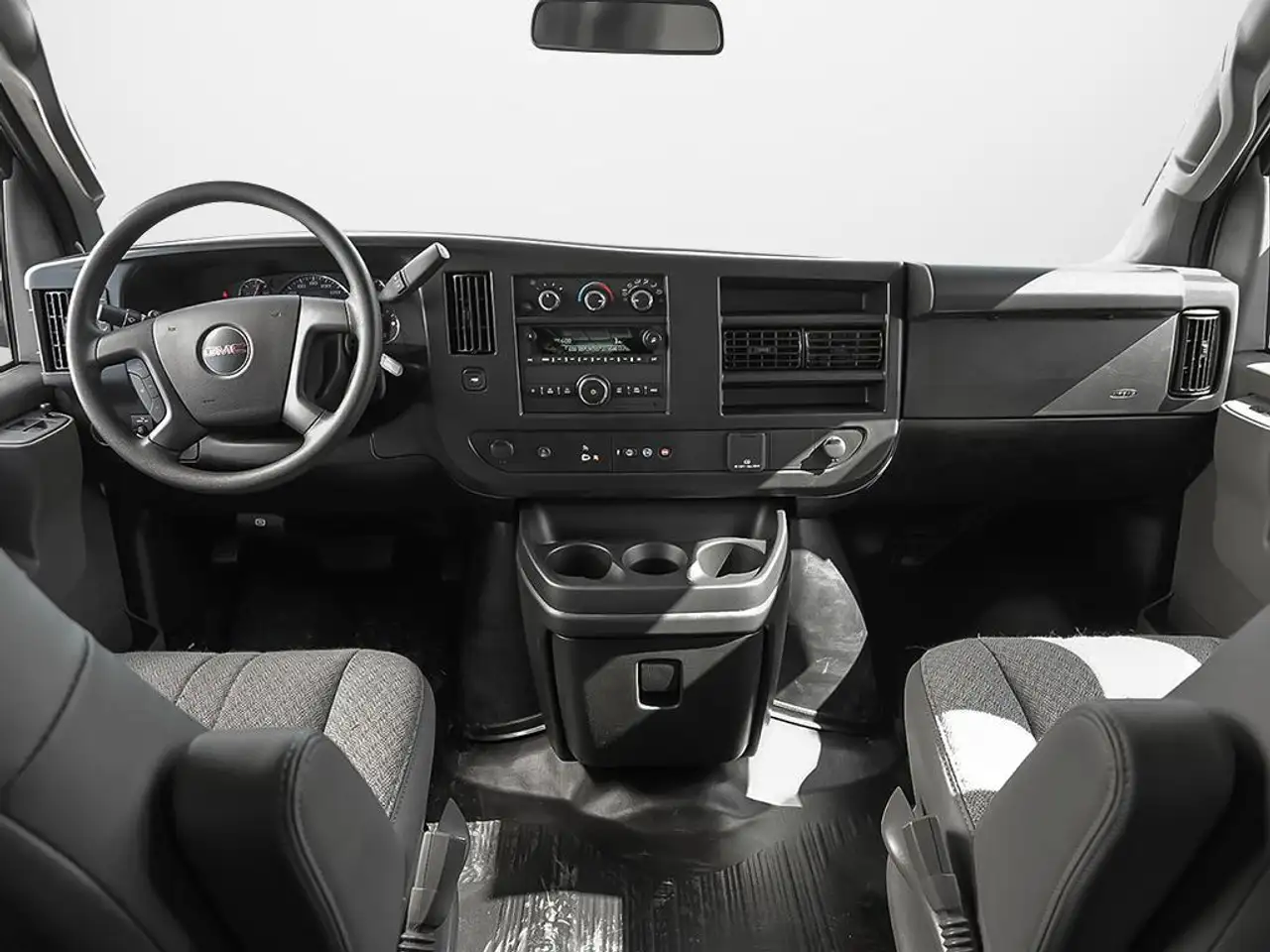 GMC Savana снимка GMC Savana