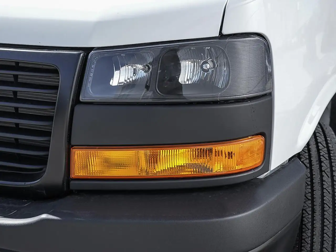 GMC Savana снимка GMC Savana