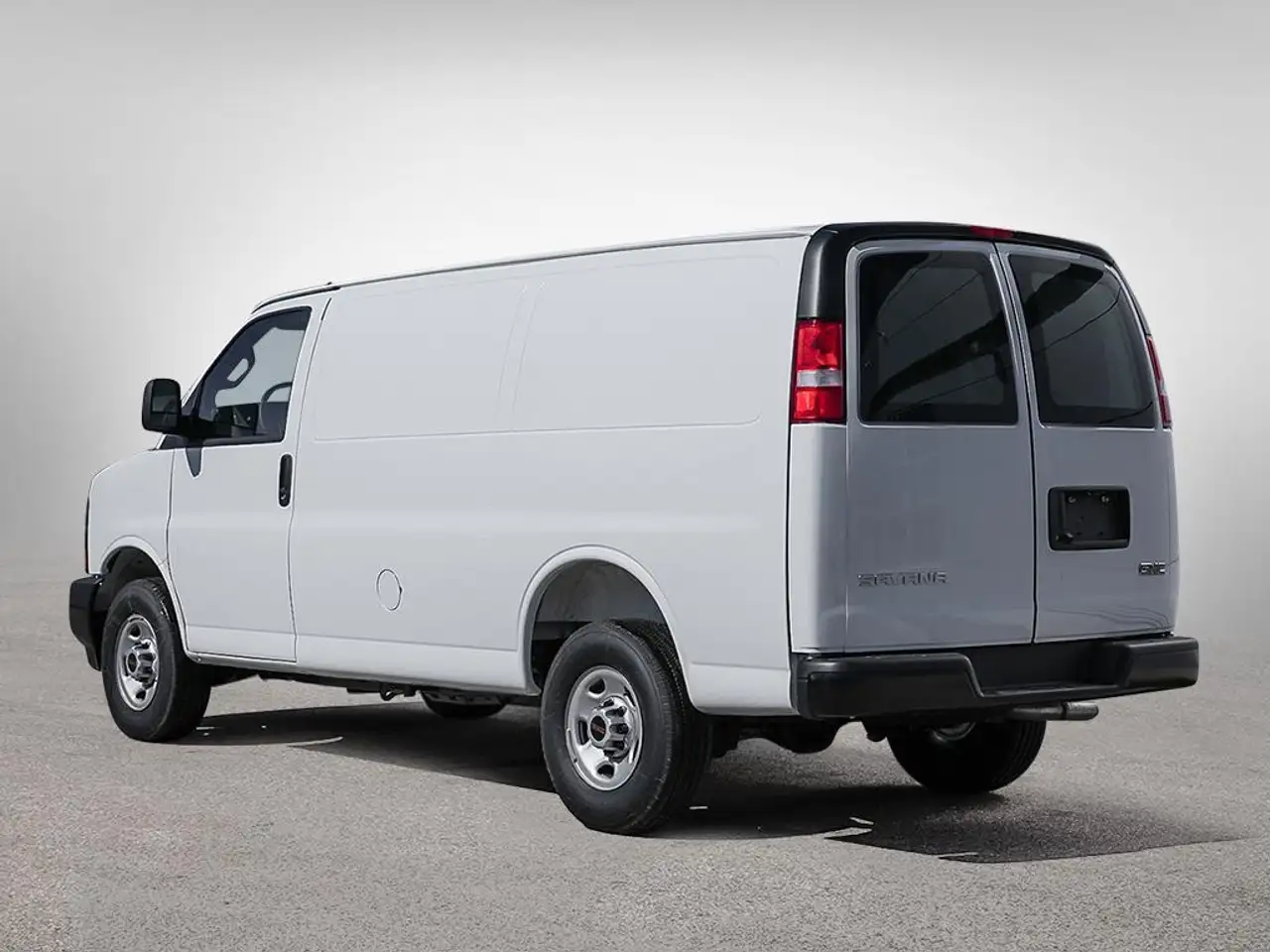 GMC Savana снимка GMC Savana