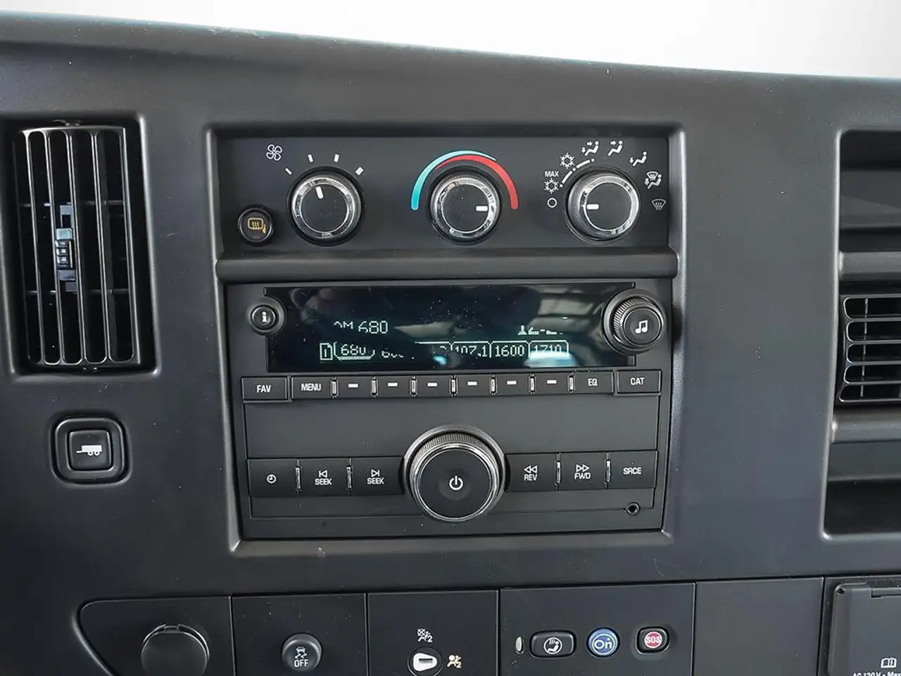 GMC Savana снимка GMC Savana