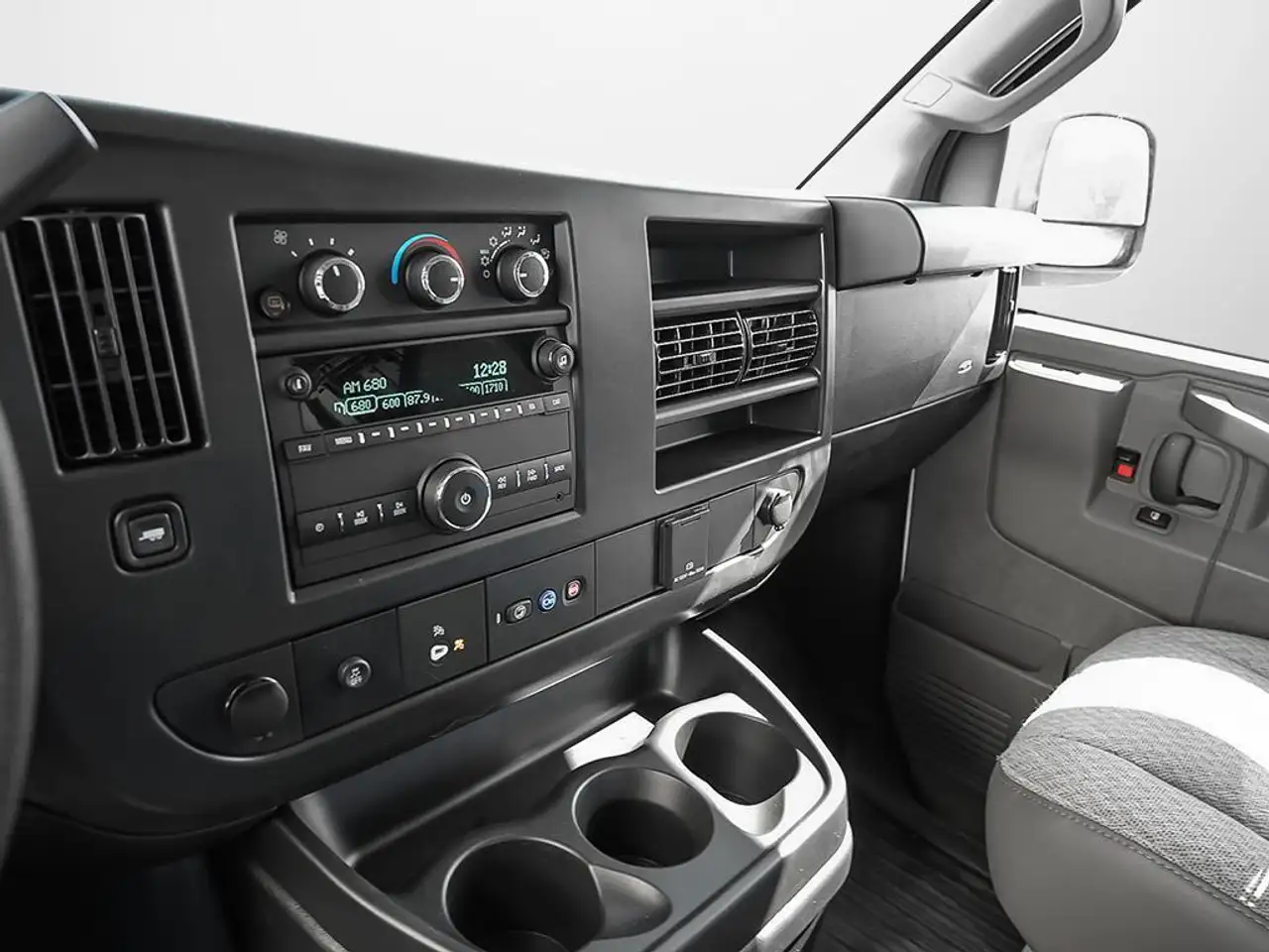 GMC Savana снимка GMC Savana
