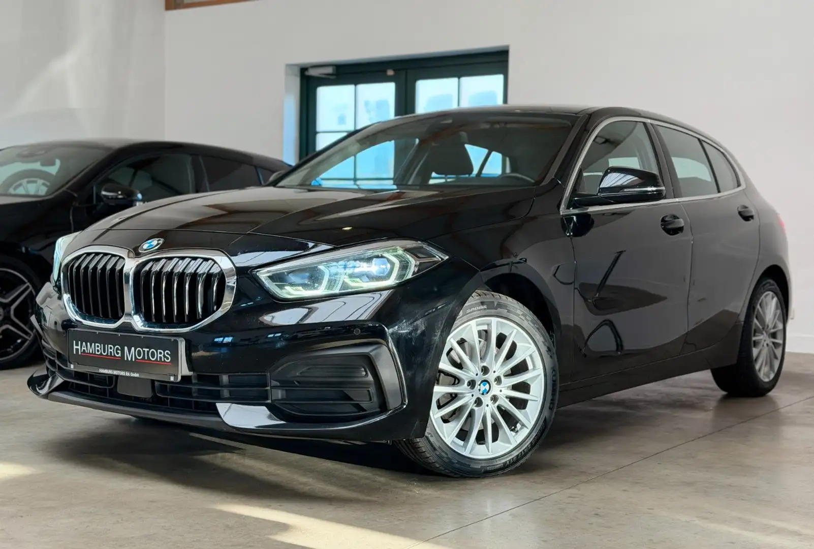 BMW 116 d Steptronic Advantage LED/CARPLAY/DIGI.TACHO Schwarz - 2