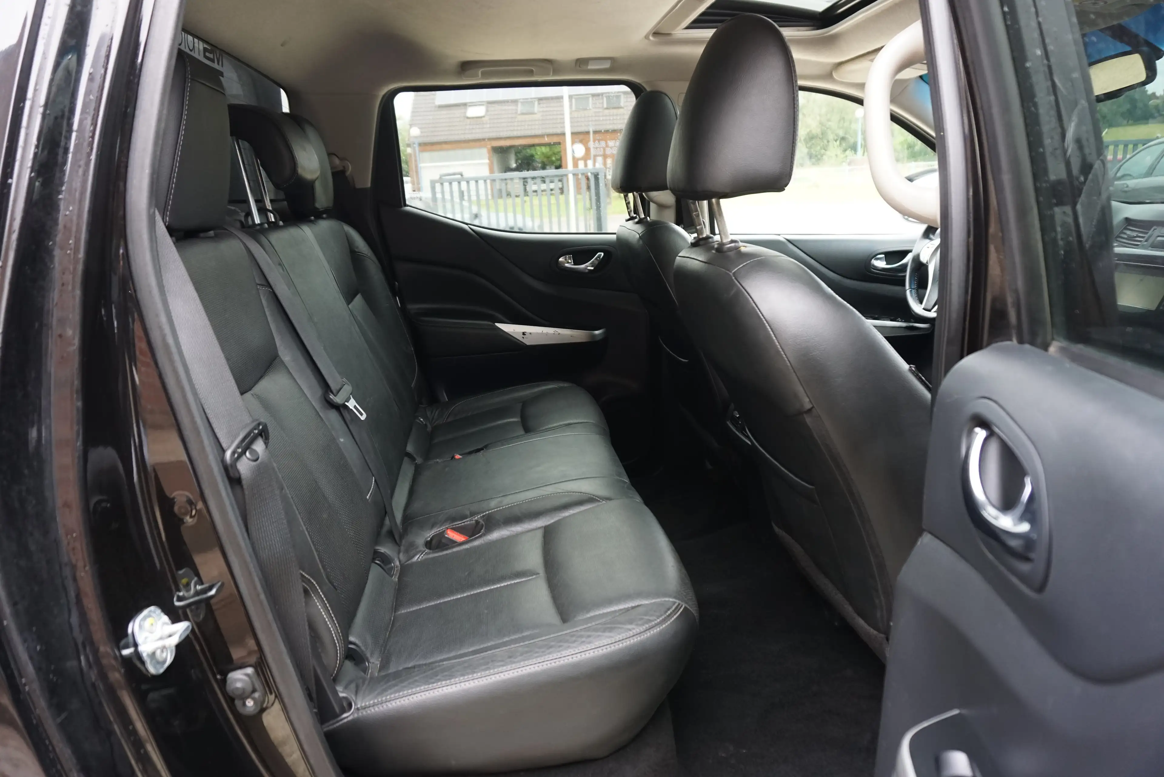 Nissan Navara 2.5 dCi 4x4 TVA-BTW RECUP HARDTOP AUTO NAVI CAM 6B — photo 14
