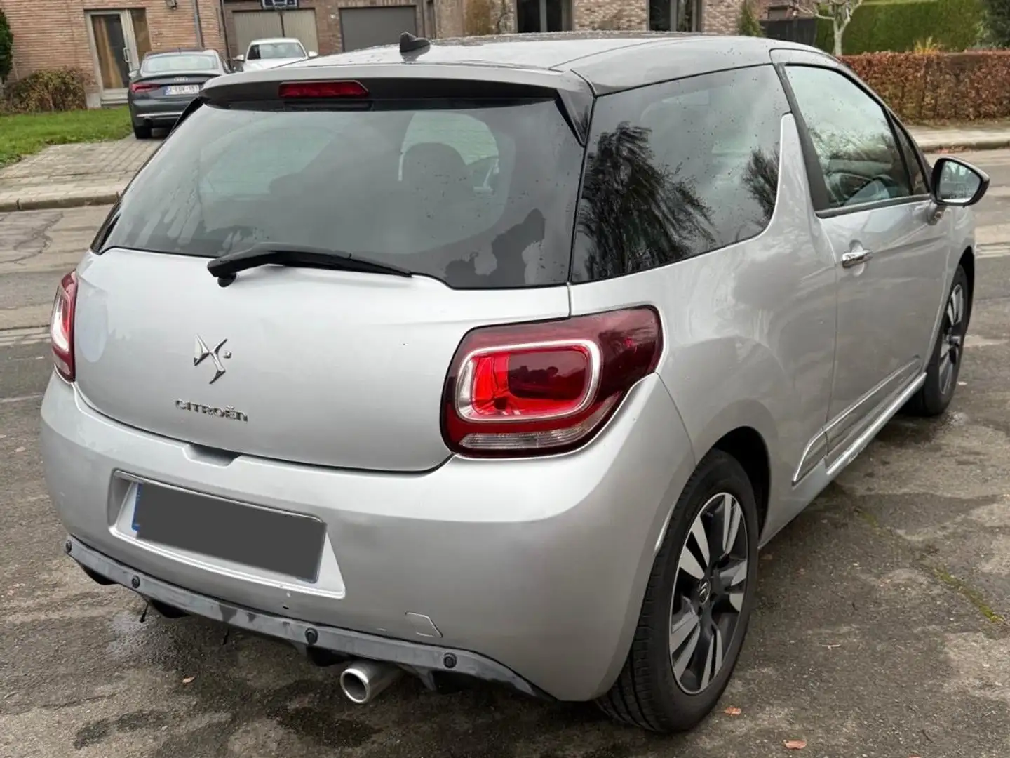 Citroen DS3 DS3 1.6 e-HDi So Chic Grijs - 2