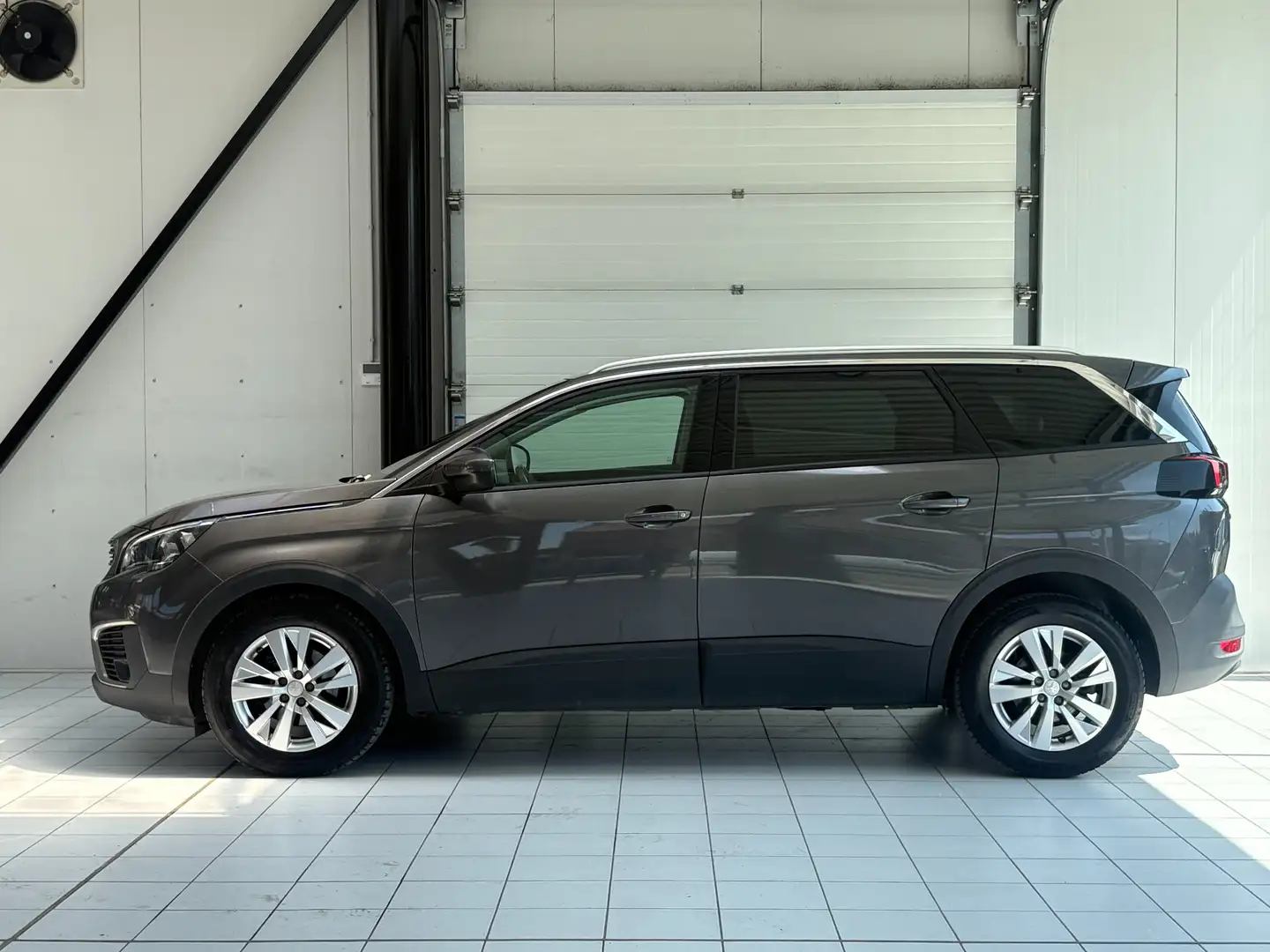 Peugeot 5008 5008 1.6 BlueHDi *7P*I-COCKPIT*GPS*PDC*JANTES* Gris - 2