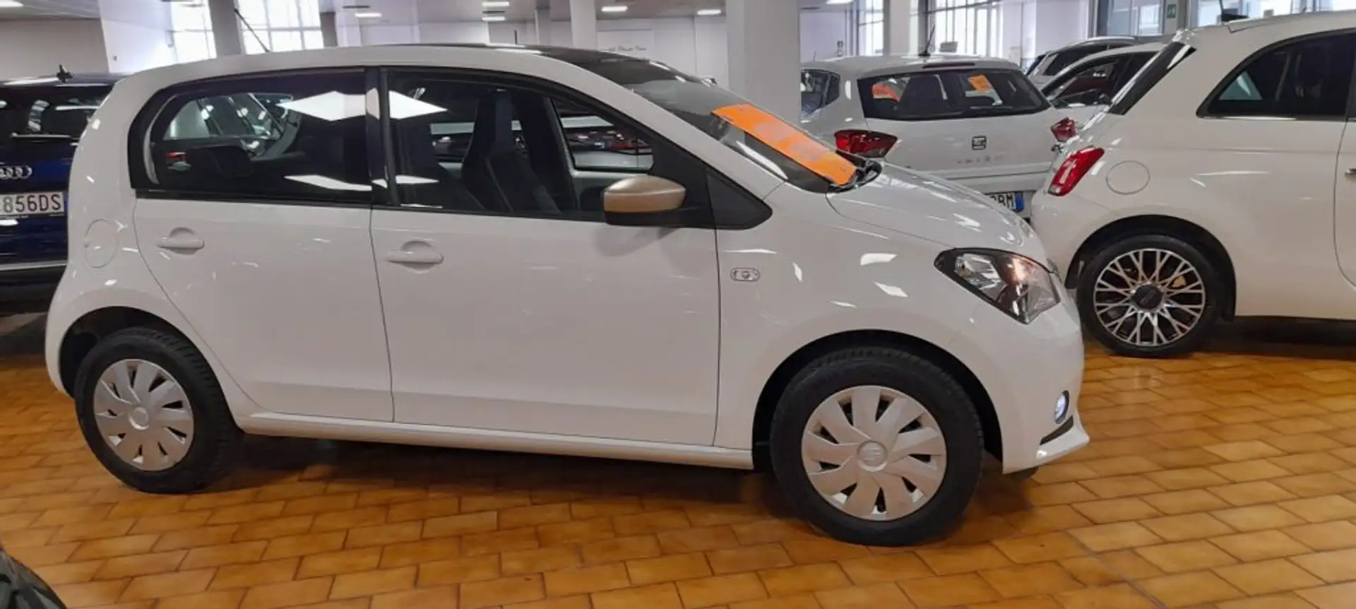 SEAT Mii 1.0 5 porte Style Cosmopolitan Loves Mii Grey - 2