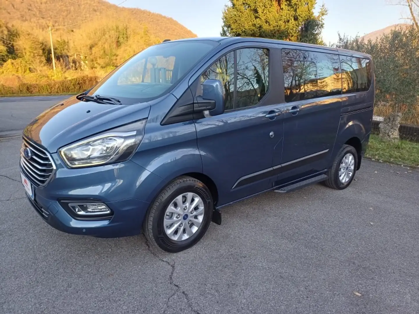 Ford Tourneo Custom 320 2.0 tdci 130cv Trend L1H1 E6.2 Blu/Azzurro - 1