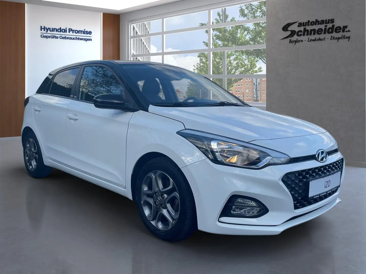 Hyundai i20 1.0 TGDi 5-MT YES! PLUS NAVI/SHZ/DAB/KAMERA Schwarz - 2