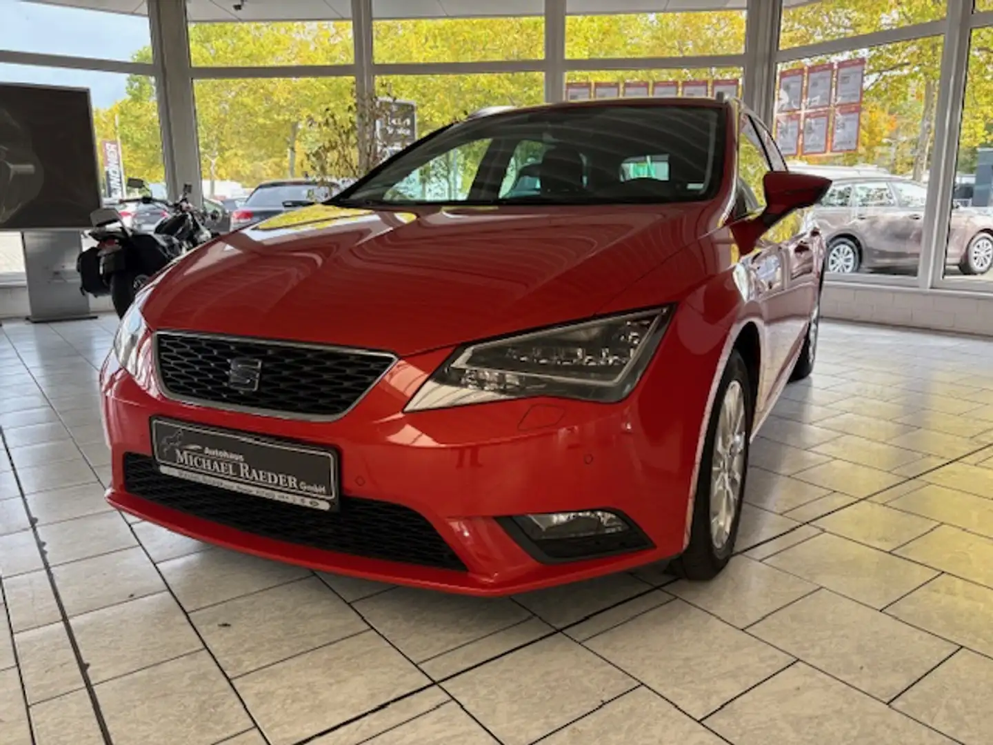 SEAT Leon ST  Style Aut. LED Navi SHZ PDC Orange - 2