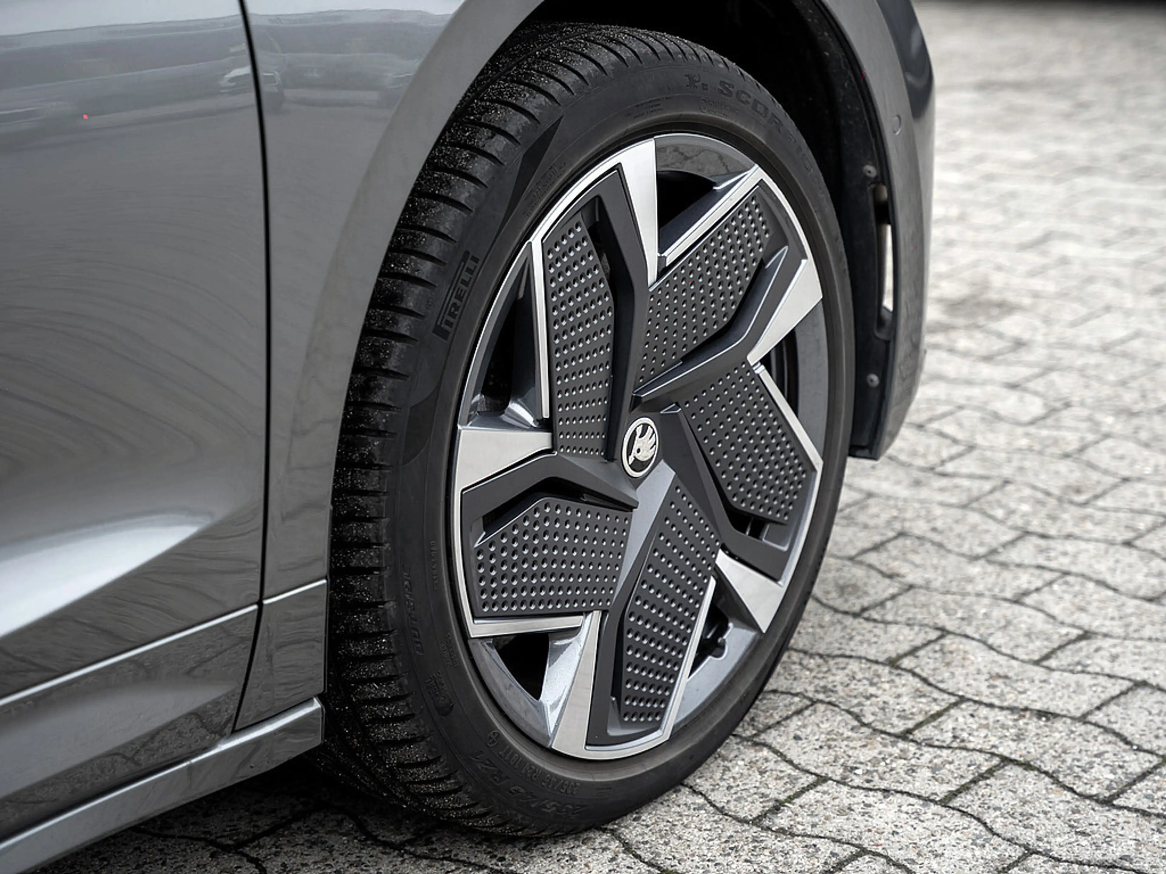 Skoda Enyaq Coupé RS Lounge AHK 360 PANO KAM MATRIX — photo 5
