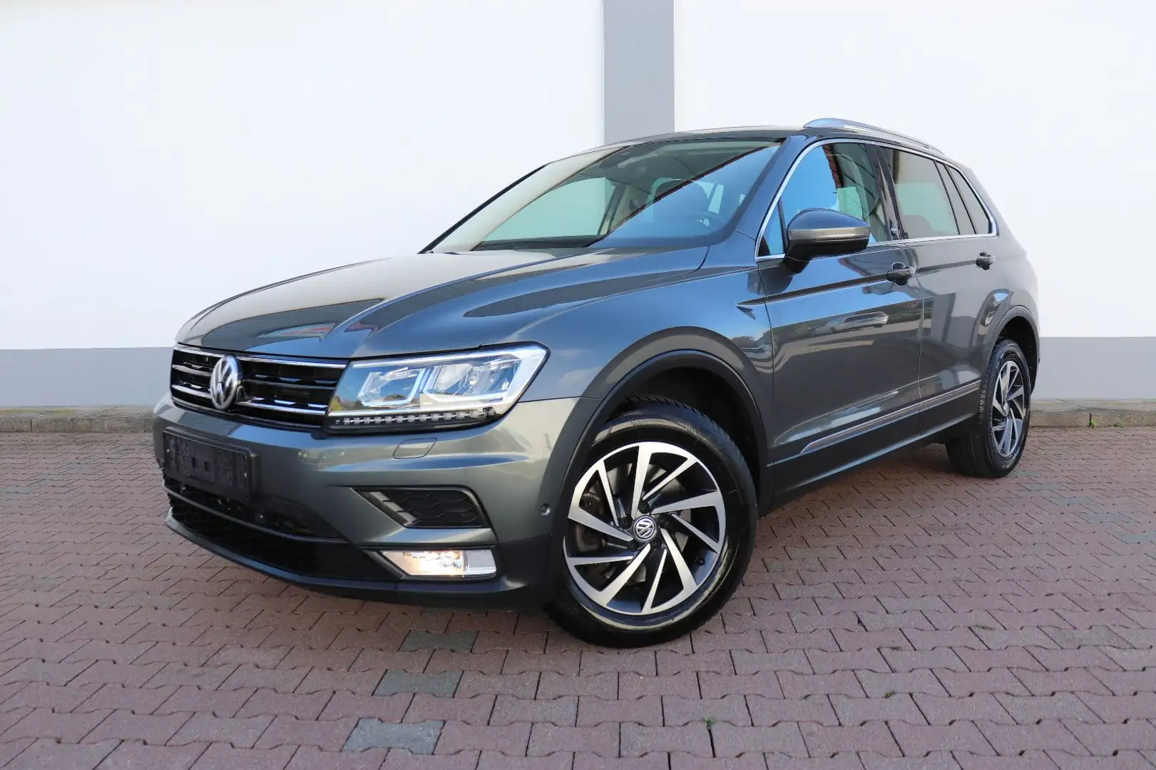 Volkswagen Tiguan TIGUAN 2.0TSI 7G-DSG 4MOT SOUND*ACC*VOLL-LED*AHK Gris - 1