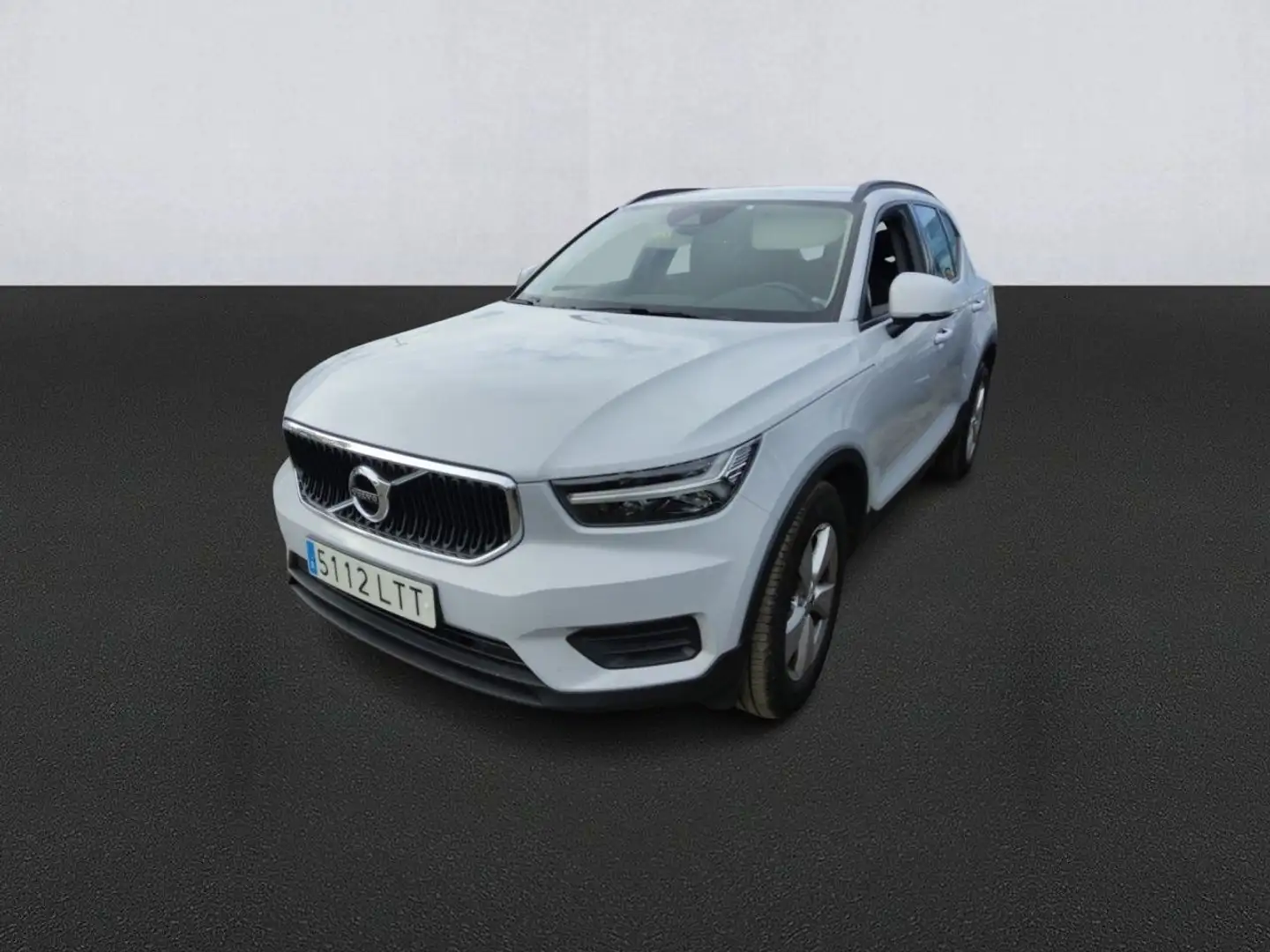 Volvo XC40 T2 Momentum Core Grijs - 1