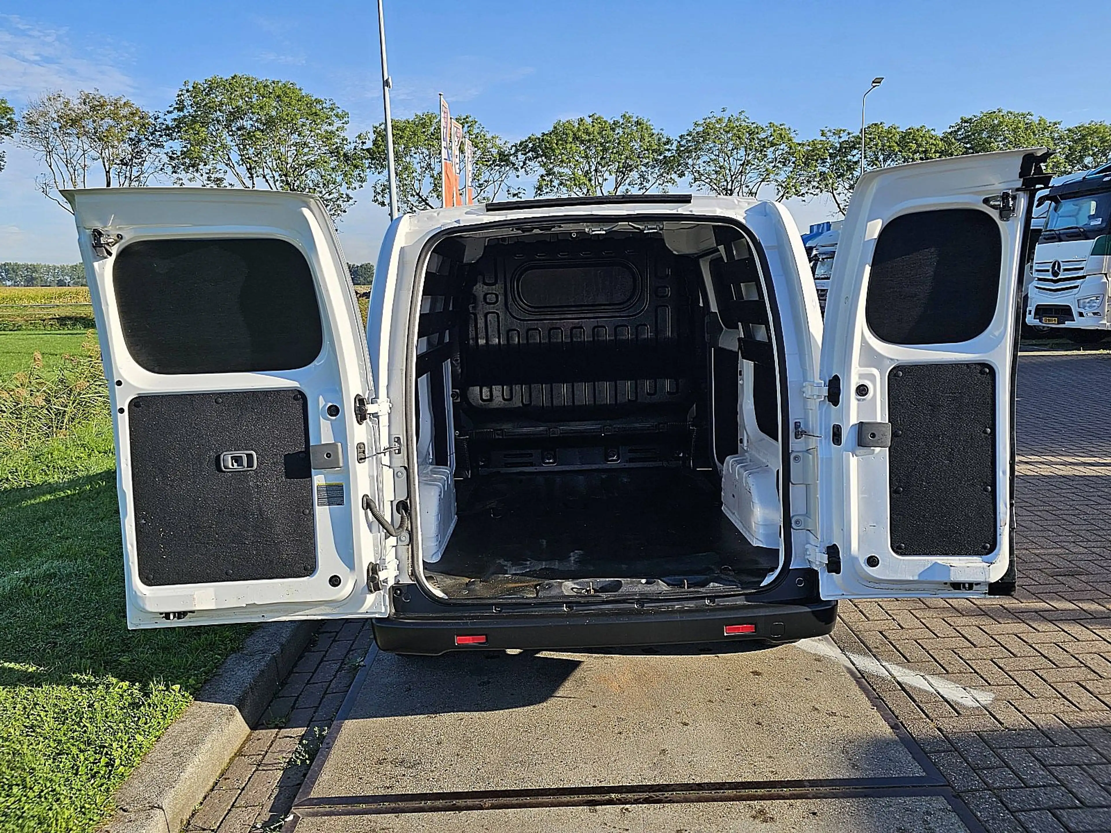 Nissan E-NV200 L1 NAP 200KM WLTP — photo 12