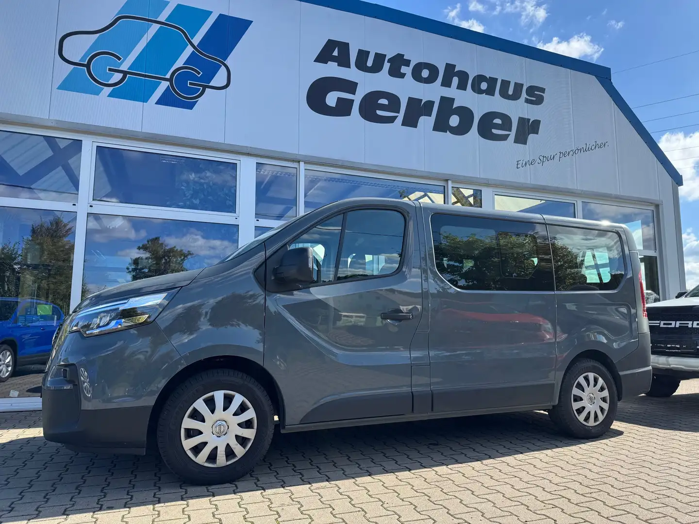 Nissan Primastar Primastar Kombi 150PS dCi N-Connecta 8-Sitzer Gris - 1