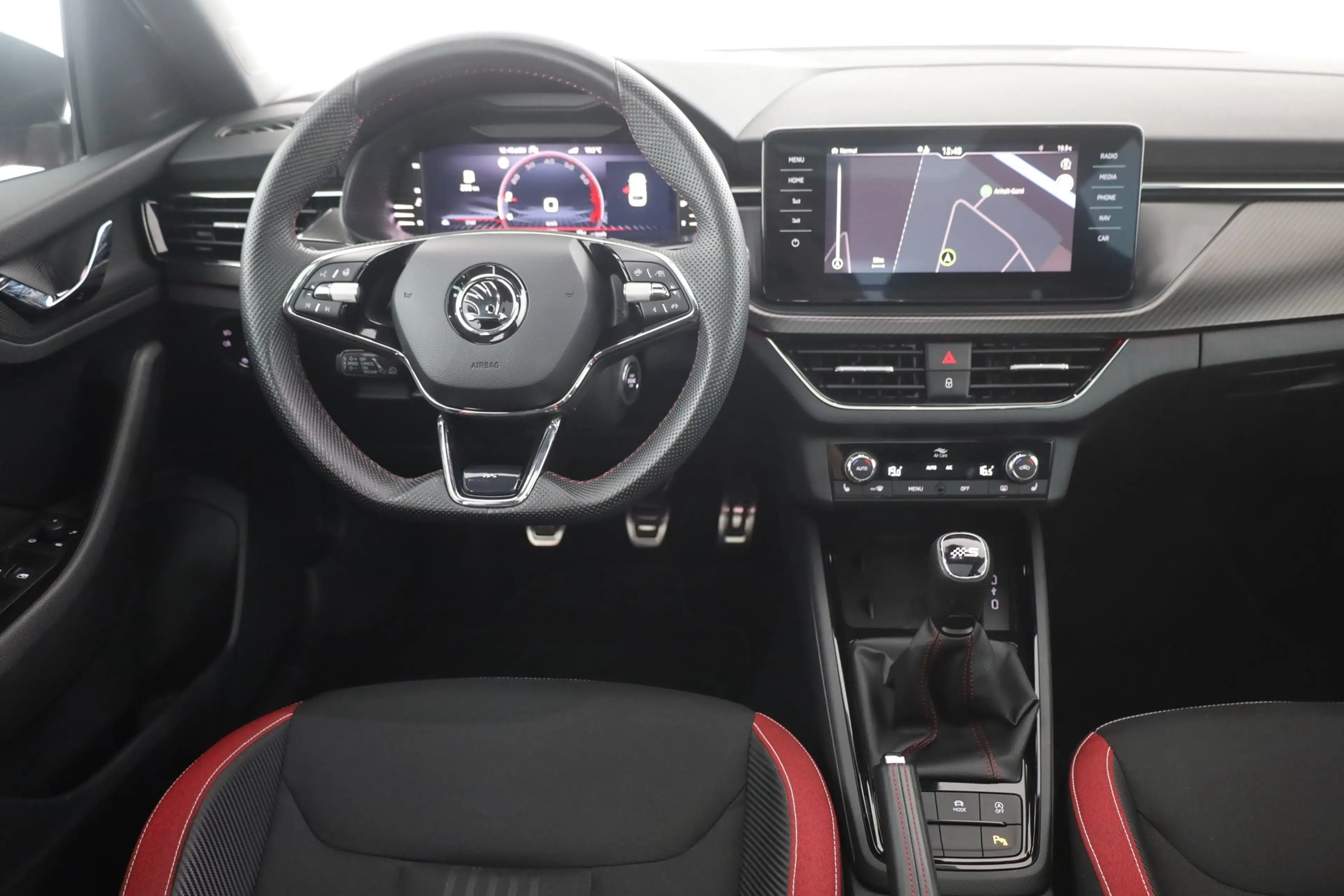 Skoda Scala 1.5 TSI Edition S ABT LED Navi Panorama — photo 10