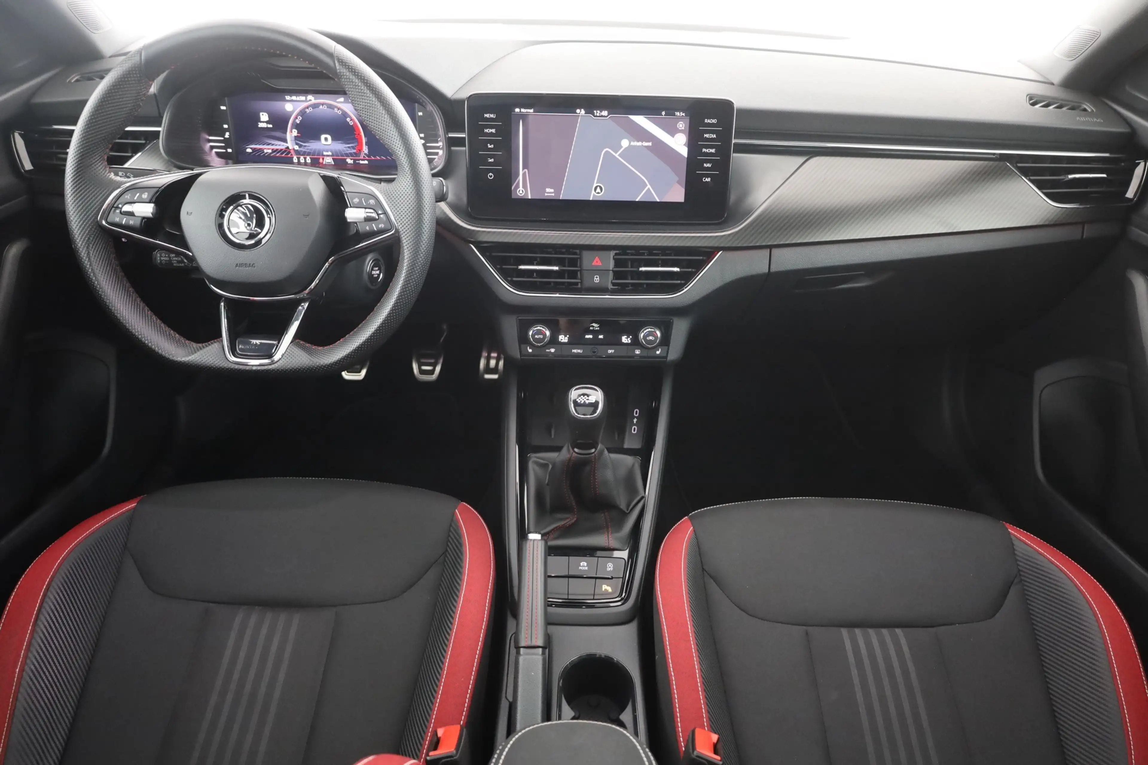 Skoda Scala 1.5 TSI Edition S ABT LED Navi Panorama — photo 9