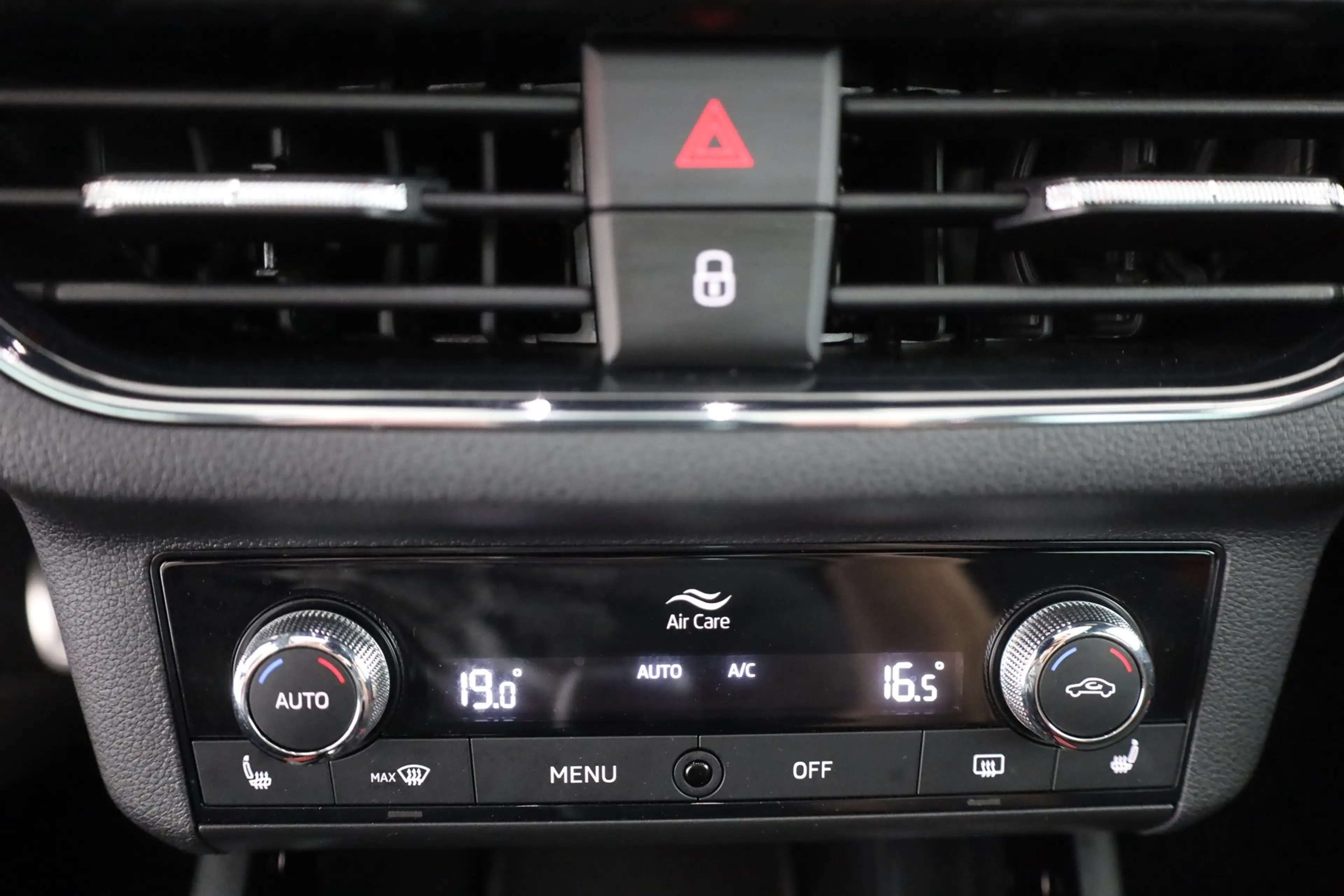 Skoda Scala 1.5 TSI Edition S ABT LED Navi Panorama — photo 12