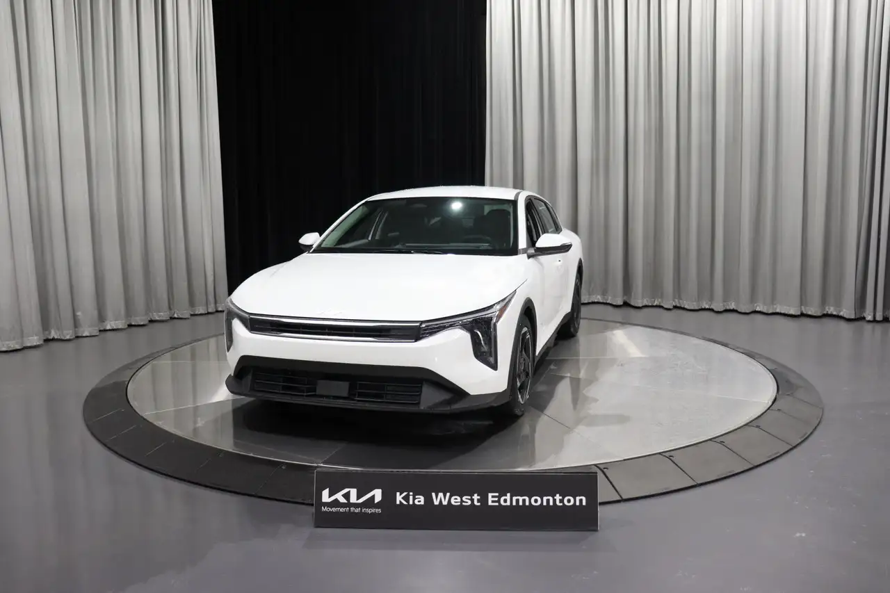Kia K4 снимка Kia K4