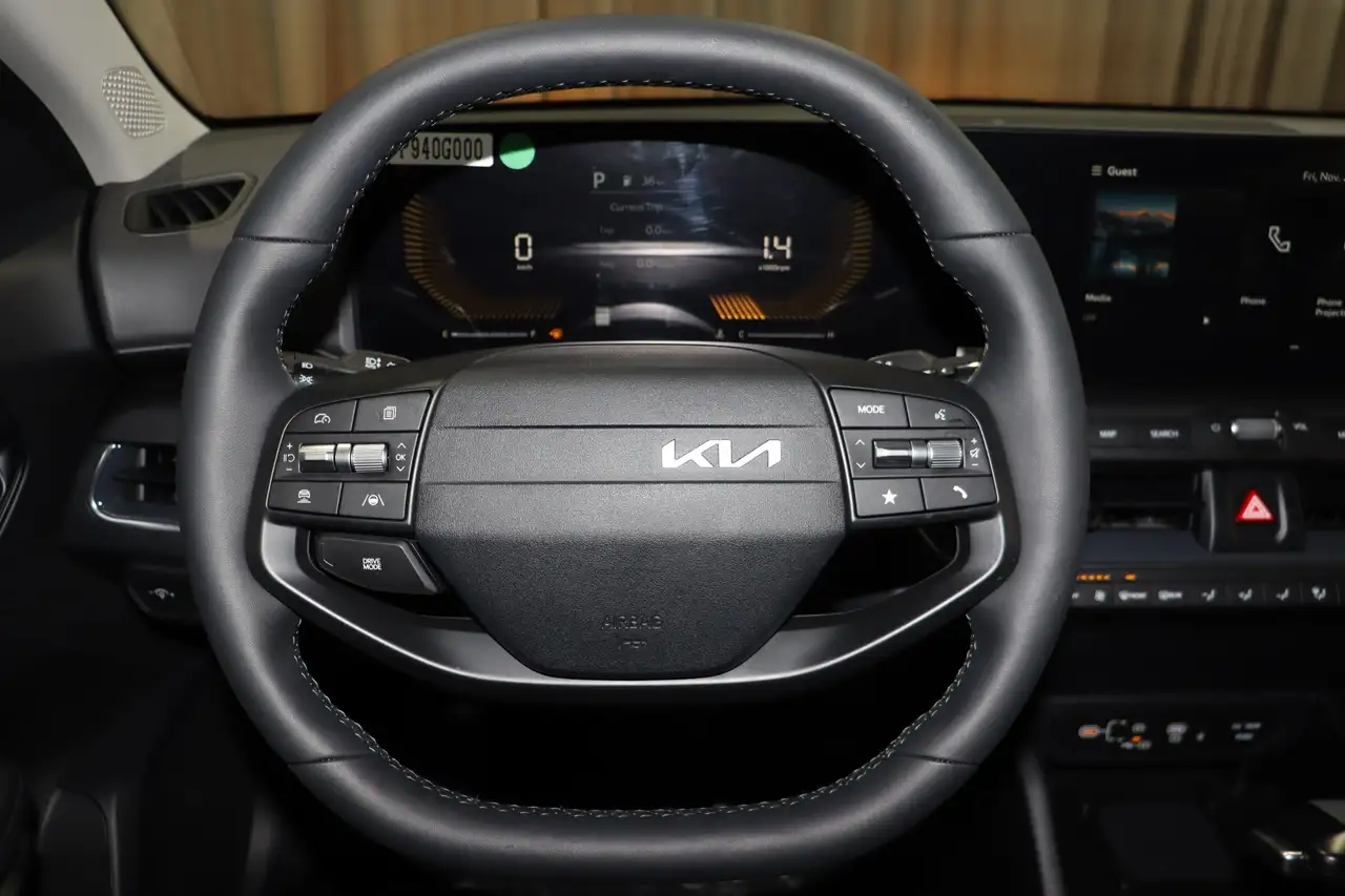 Kia K4 снимка Kia K4