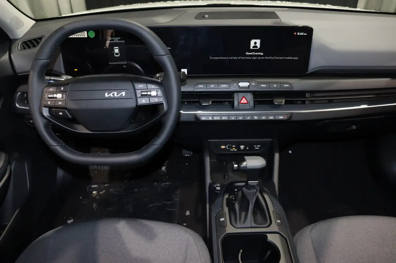 Kia K4 снимка Kia K4