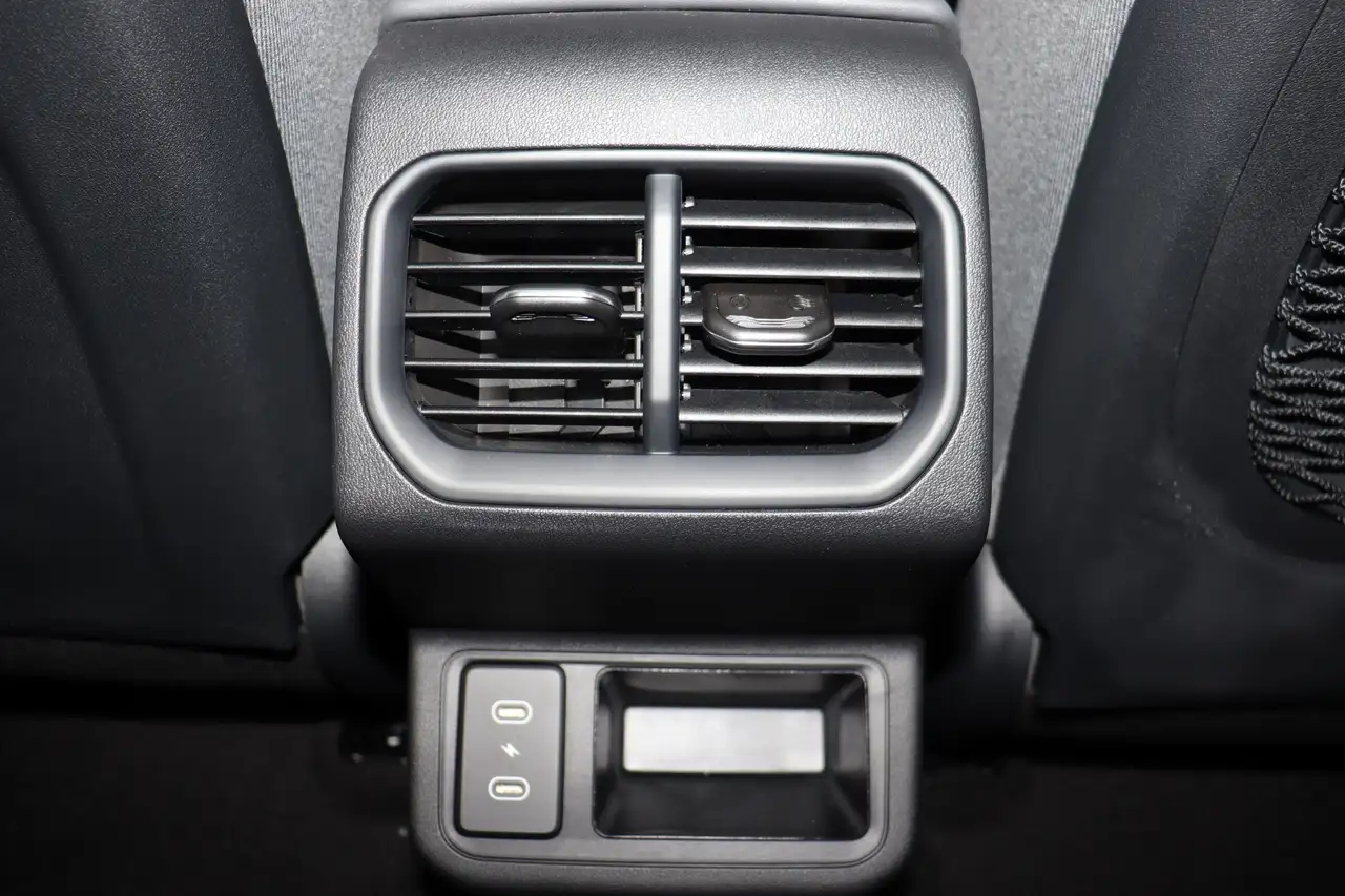 Kia K4 снимка Kia K4