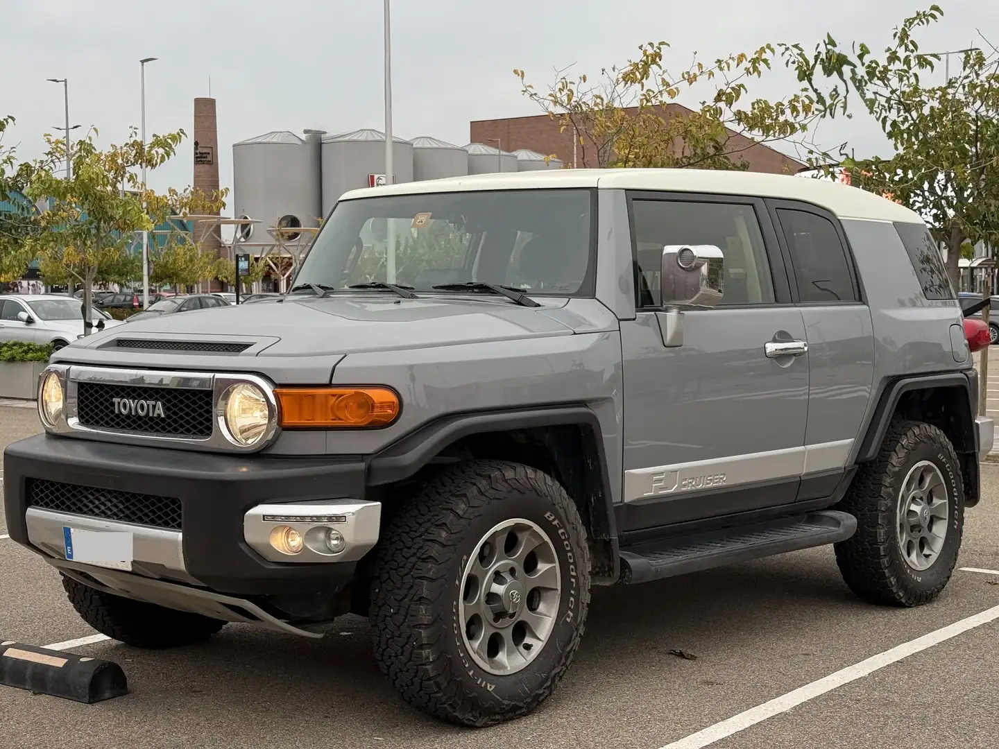 Toyota FJ Cruiser V6 de 270 CV Gris - 2