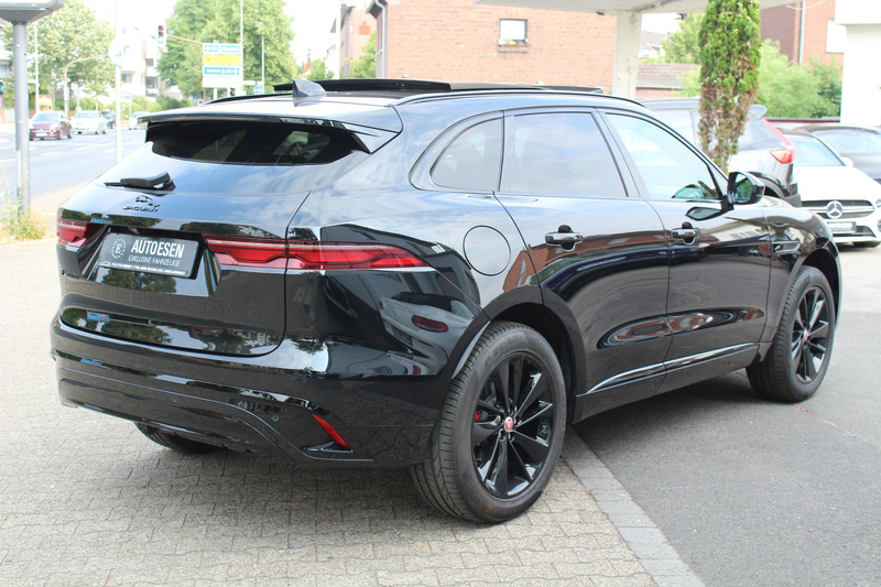 Jaguar F-Pace R-DYNAMIC BLACK+PANO+MERIDIAN+AHK+AMBIENT — photo 11