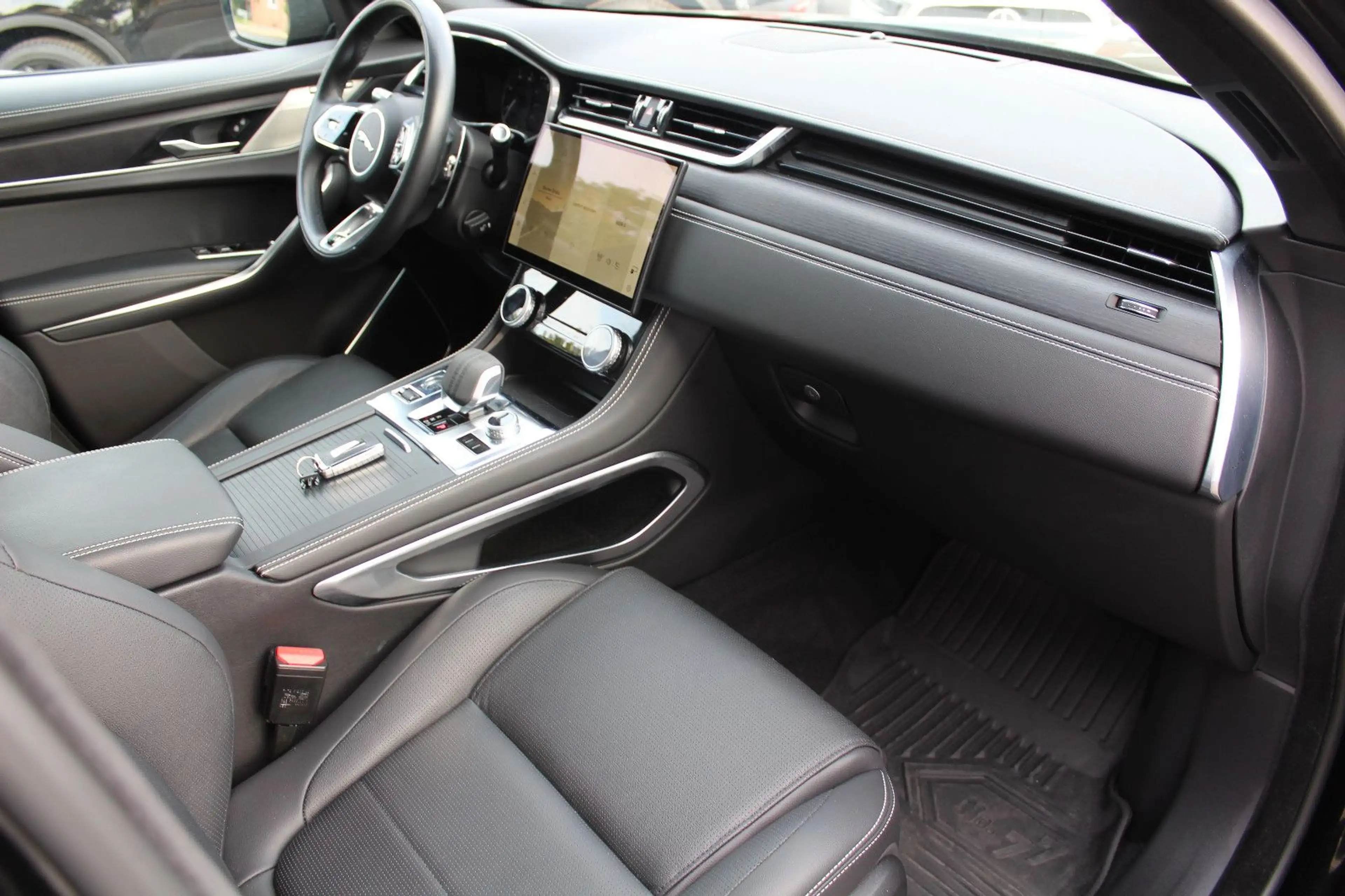 Jaguar F-Pace R-DYNAMIC BLACK+PANO+MERIDIAN+AHK+AMBIENT — photo 15