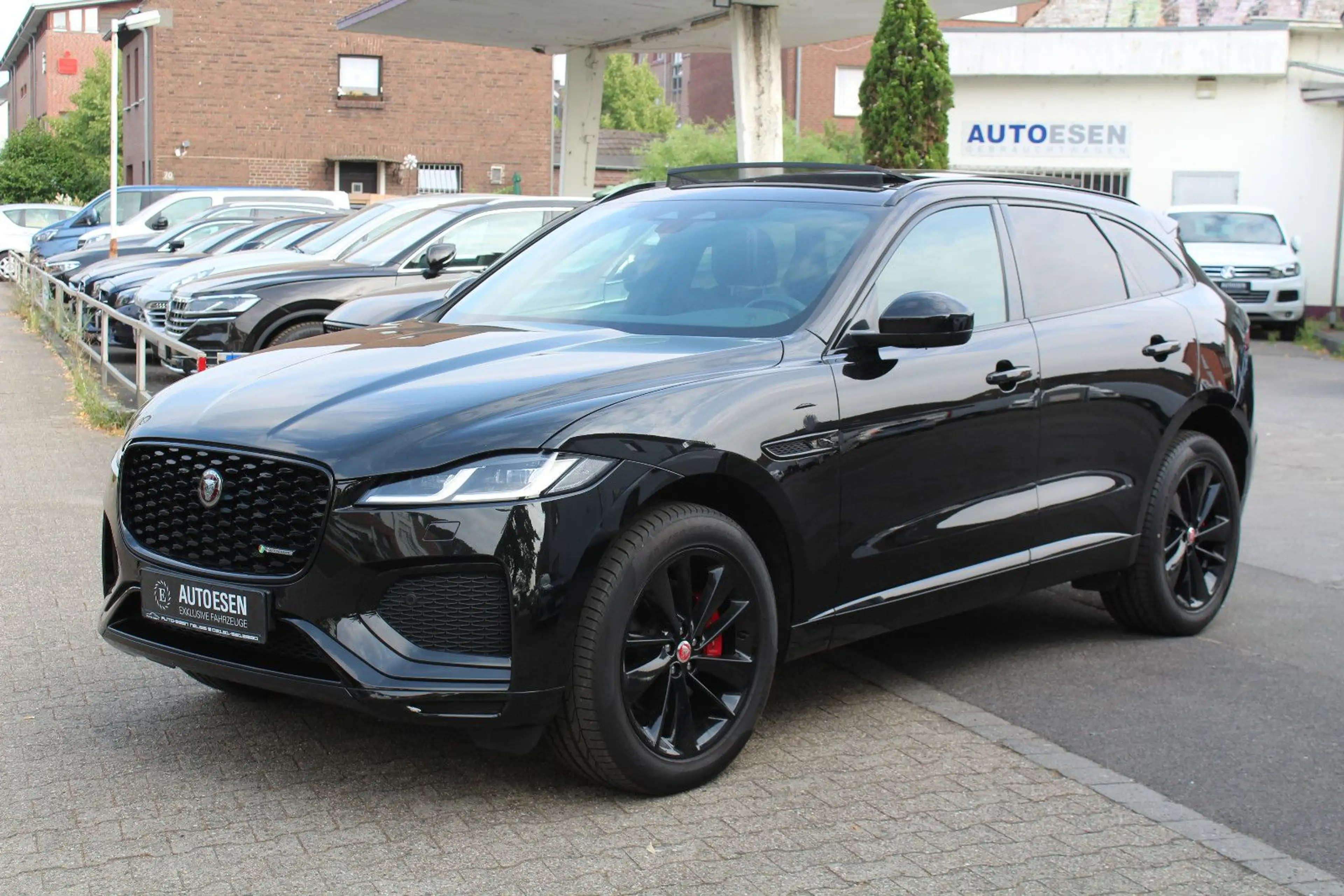 Jaguar F-Pace R-DYNAMIC BLACK+PANO+MERIDIAN+AHK+AMBIENT — photo 5