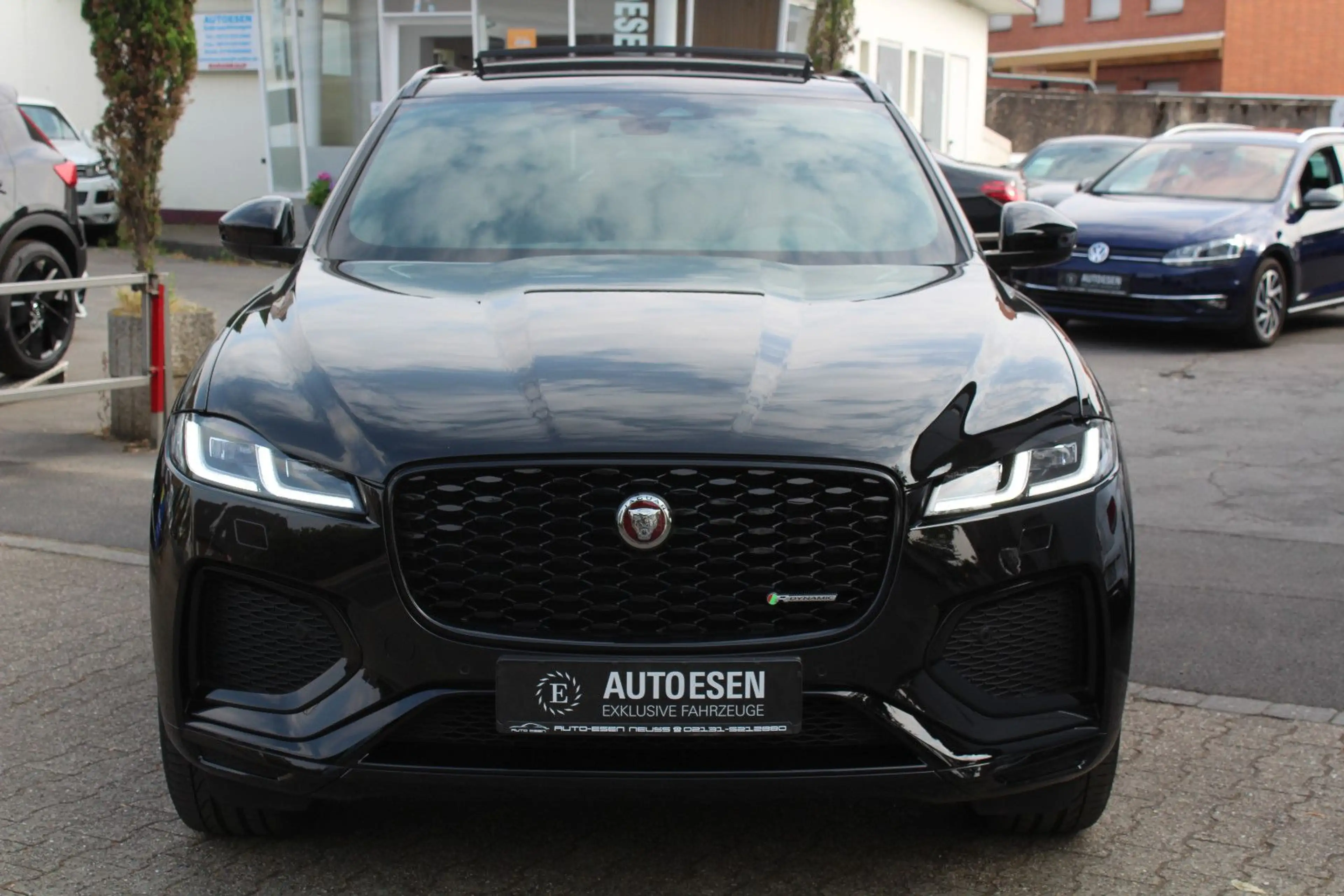 Jaguar F-Pace R-DYNAMIC BLACK+PANO+MERIDIAN+AHK+AMBIENT — photo 4