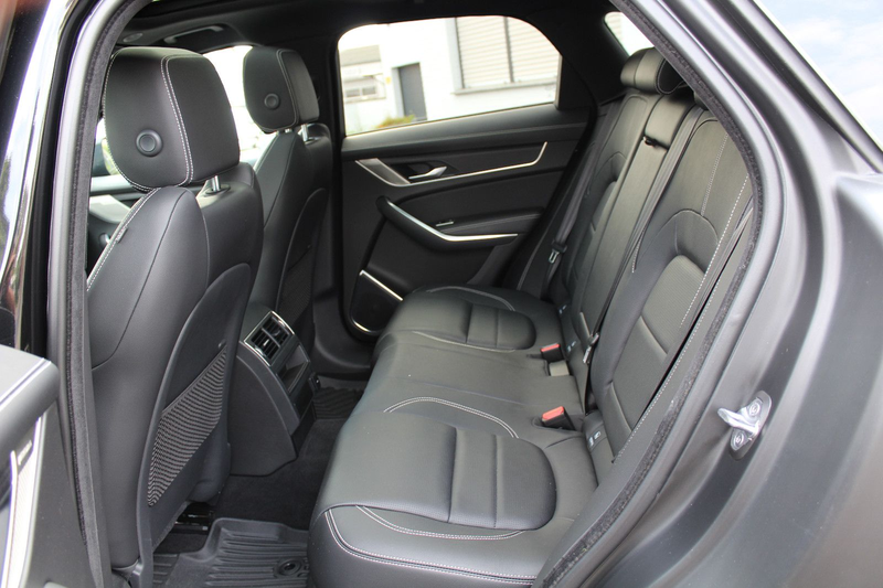 Jaguar F-Pace R-DYNAMIC BLACK+PANO+MERIDIAN+AHK+AMBIENT — photo 15