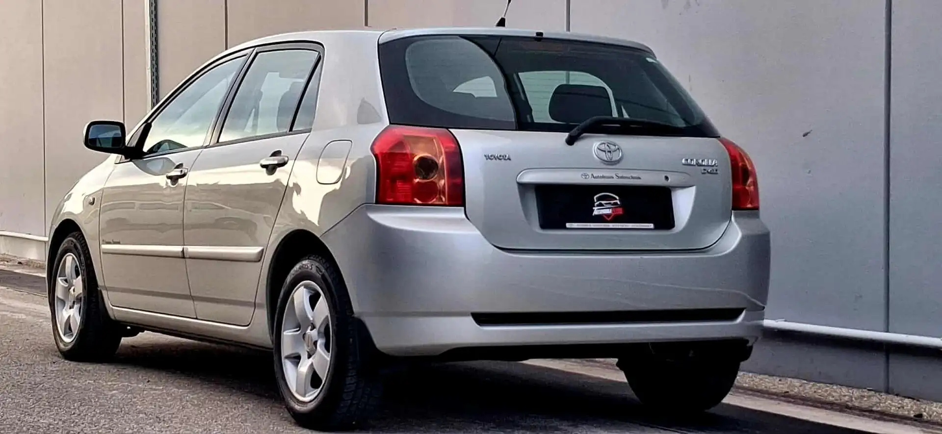 Toyota Corolla Corolla 2,0 D-4 Pickerl 4/2026+4 Gris - 2