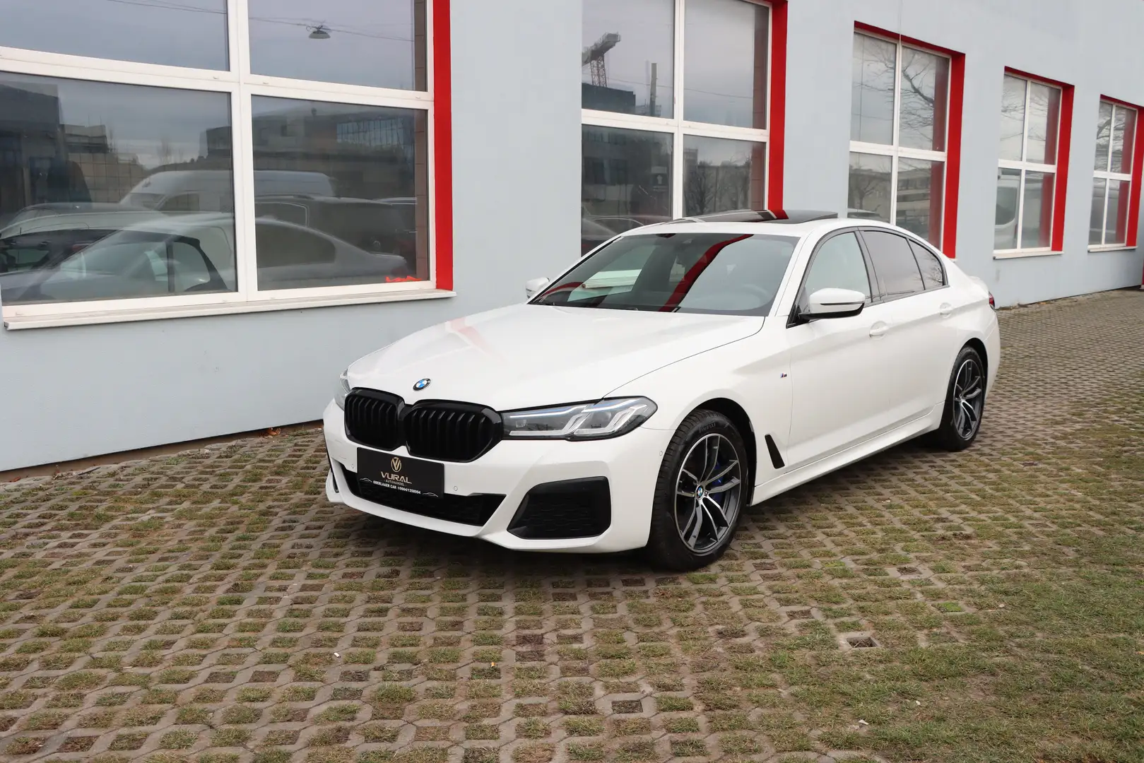 BMW 540 d xDrive M Sport | Schiebedach | Head-up | Laser | Weiß - 2