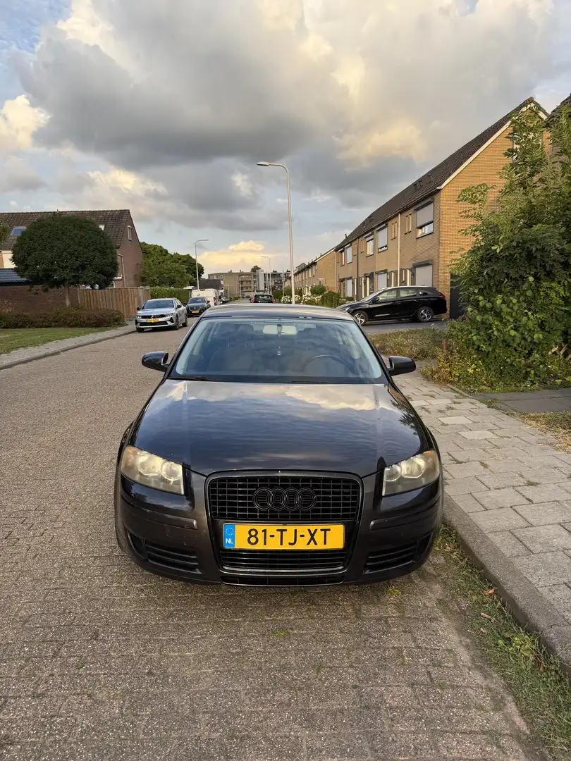 Audi A3 1.6 Attraction Grijs - 1