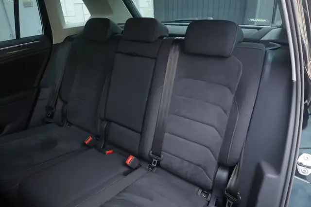 Volkswagen Tiguan view 3