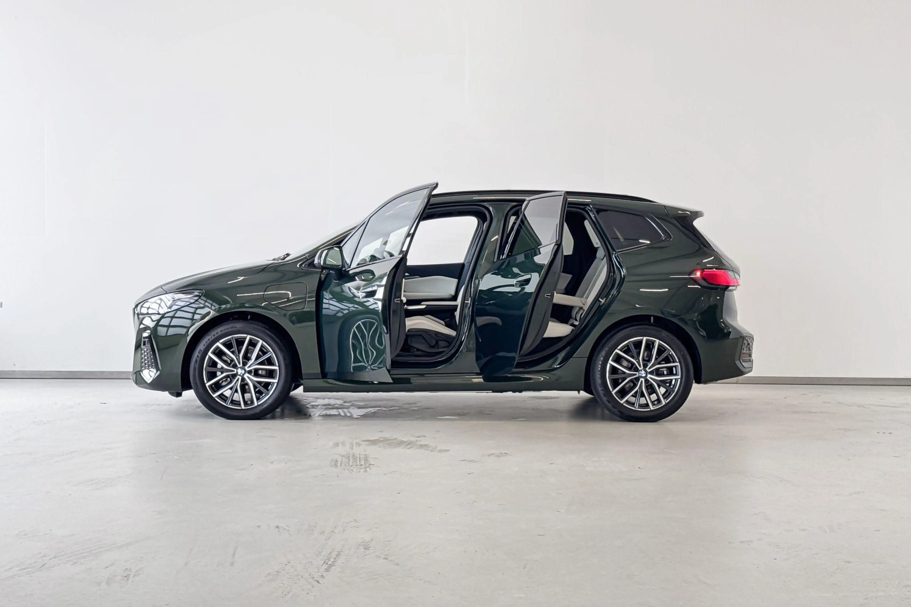 BMW 225 2 Serie Active Tourer 225e xDrive Premium Pack M S — photo 4