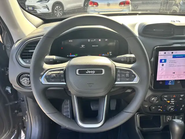 Jeep Renegade view 9