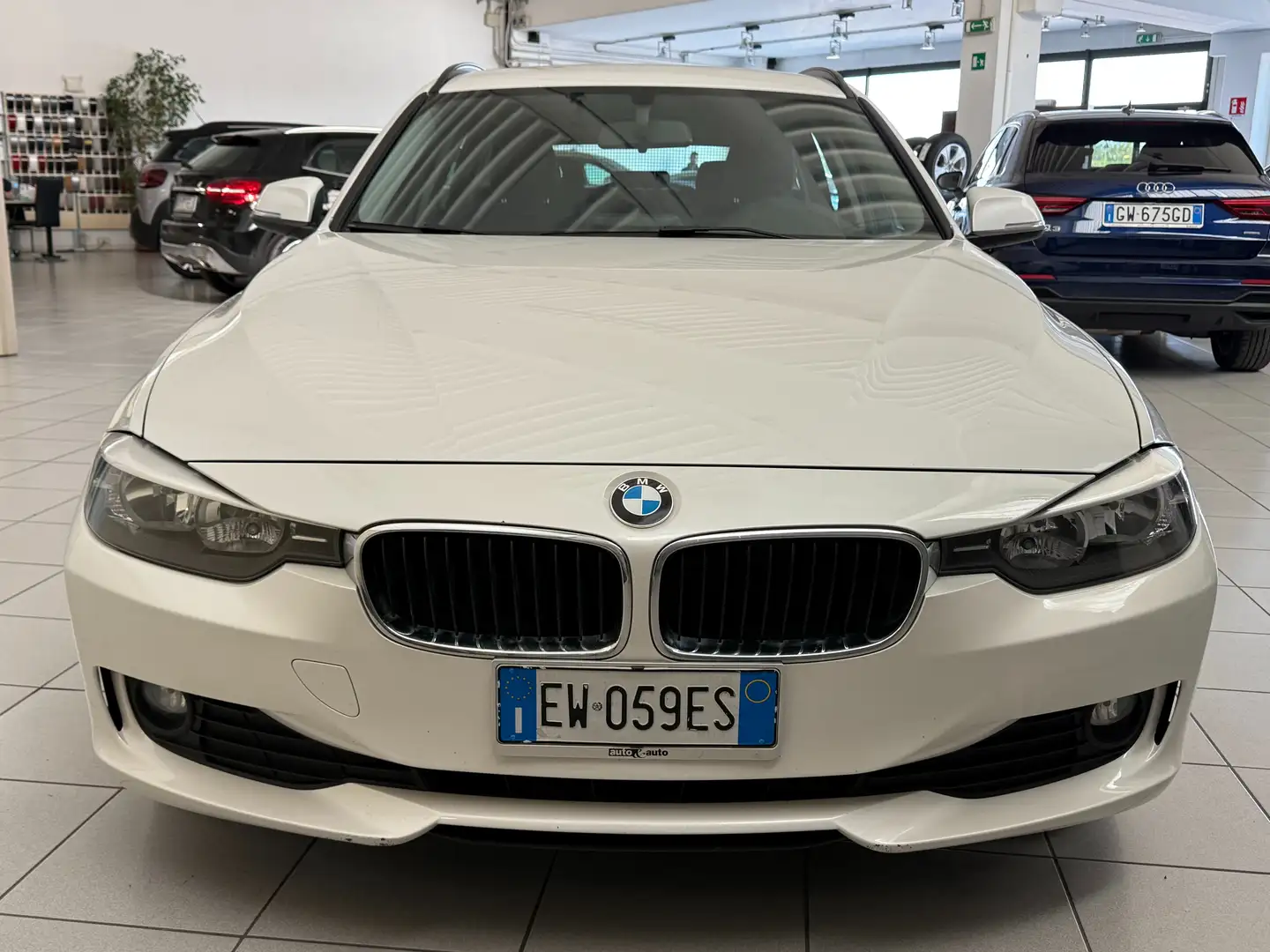 BMW 318 Touring D Business SENSORI PARK! CRUISE CONTROL! Weiß - 2