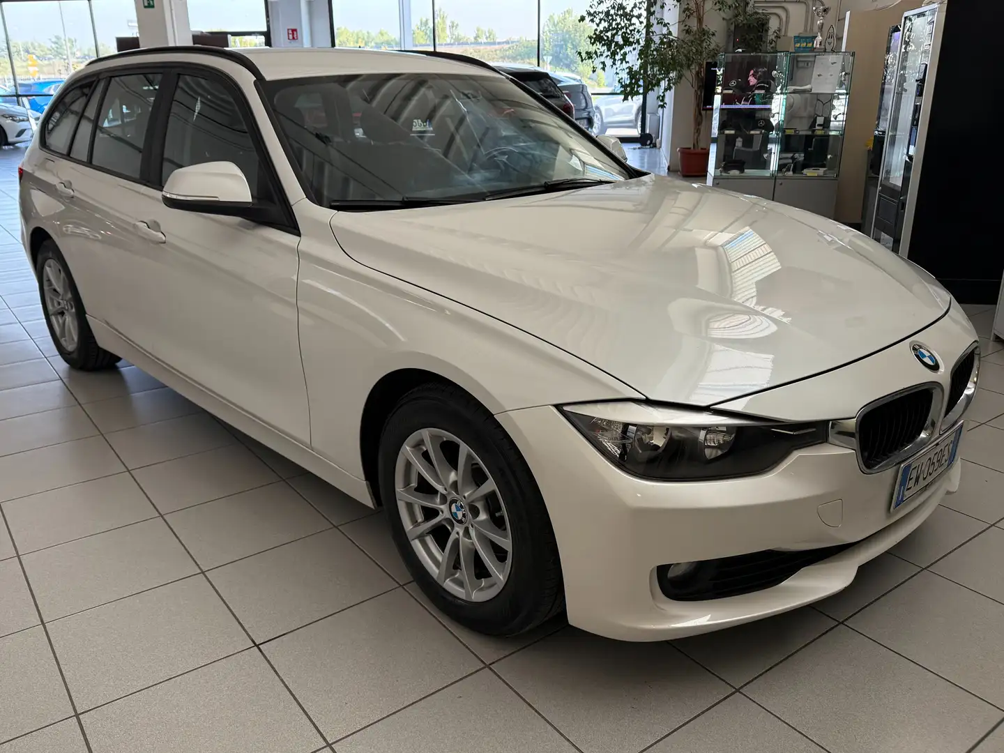 BMW 318 Touring D Business SENSORI PARK! CRUISE CONTROL! Weiß - 1