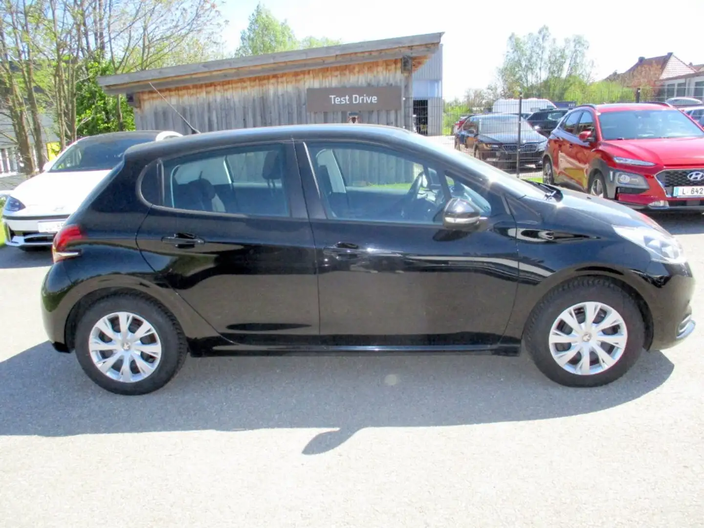 Peugeot 208 Like 1,2 Pure Tech Schwarz - 2