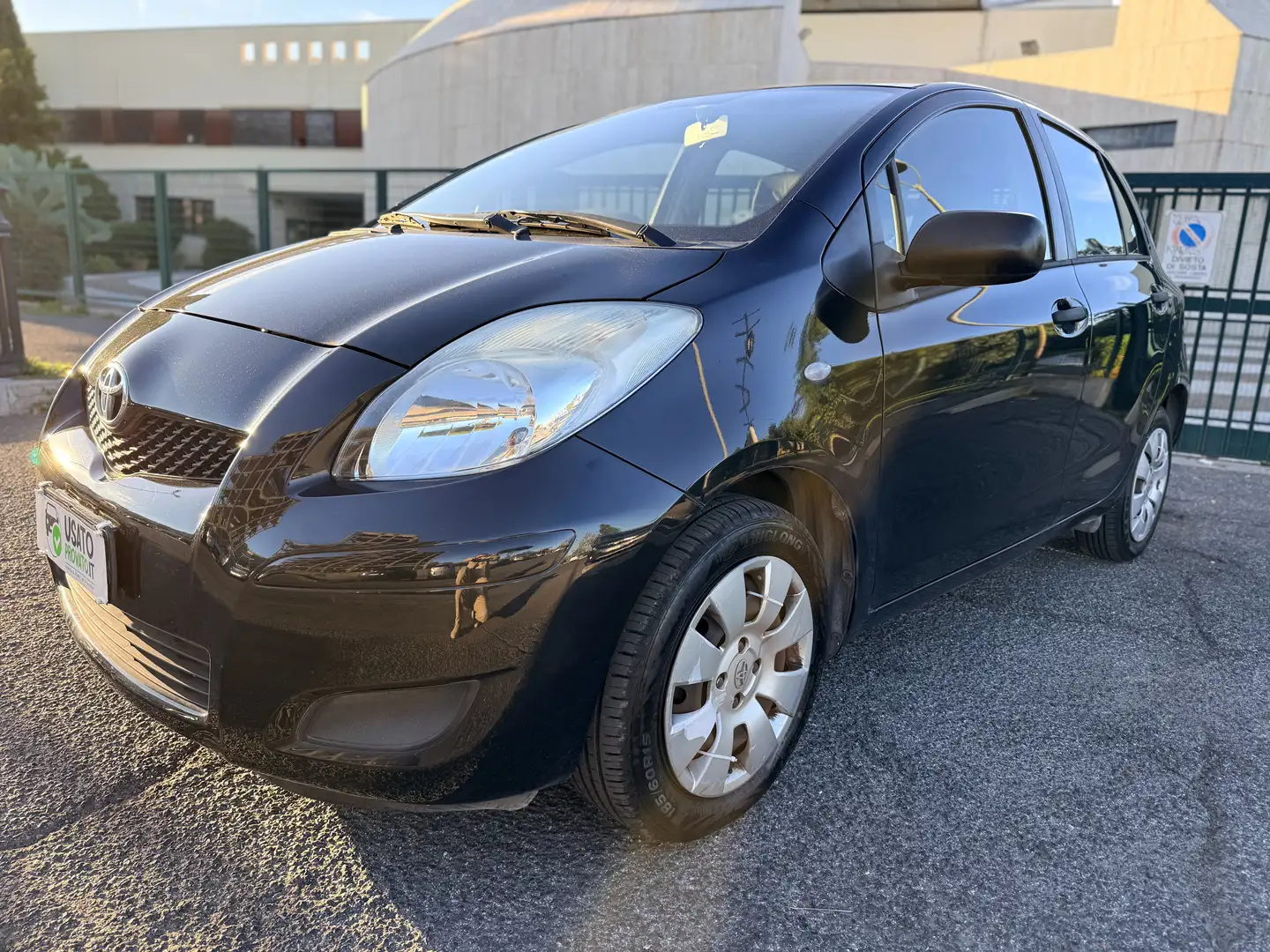 Toyota Yaris 5p 1.0 69cv KM CERTIFICATI Tagliando pre-consegna! Nero - 1