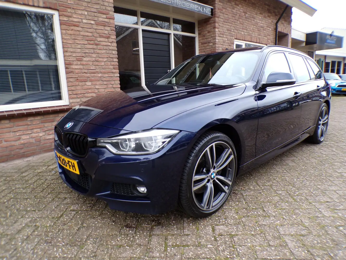 BMW 335 3-serie Touring 335d xDrive M Sport Edition Albastru - 1
