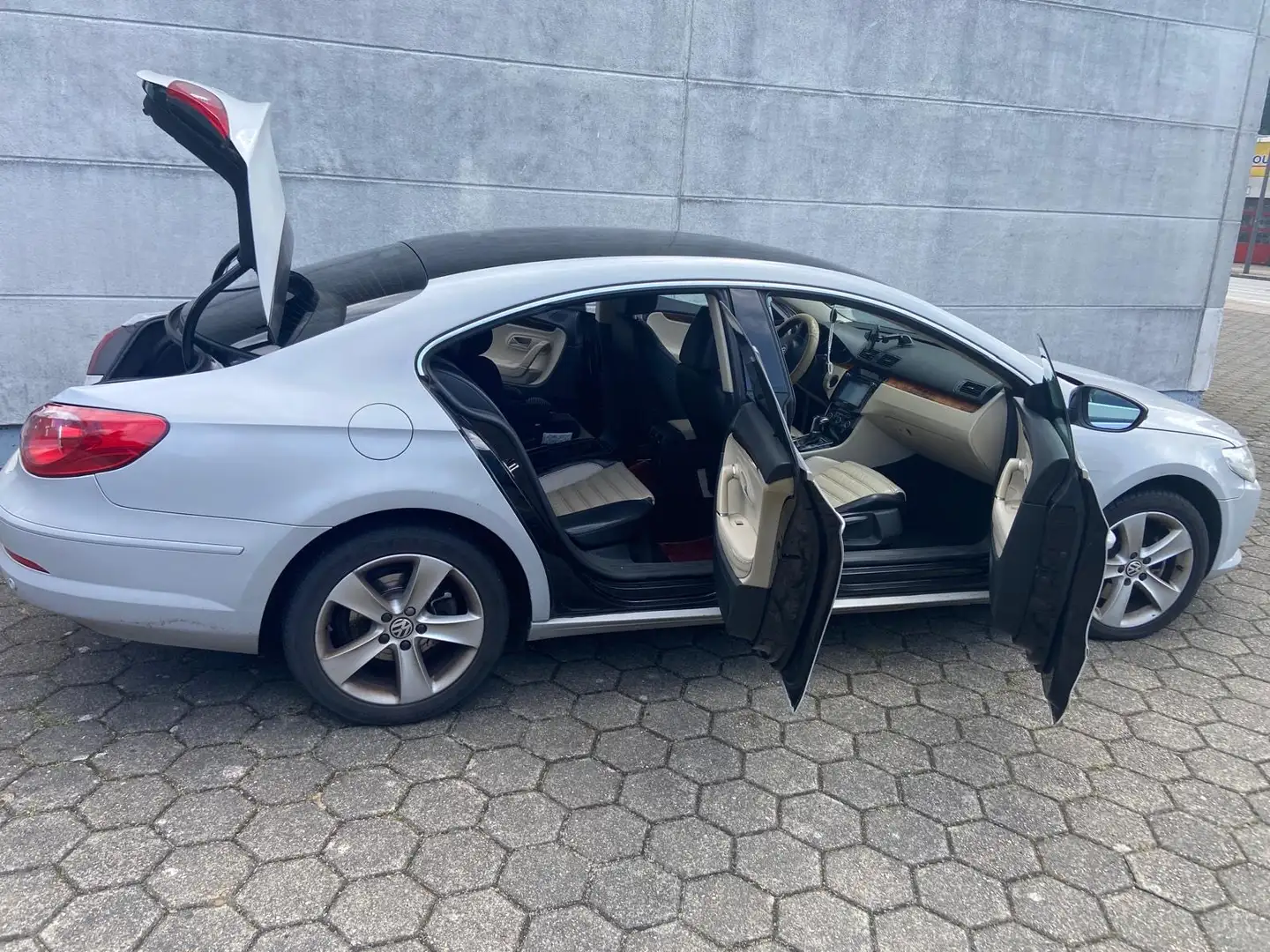 Volkswagen Passat CC 2.0 TDI DSG Schwarz - 1